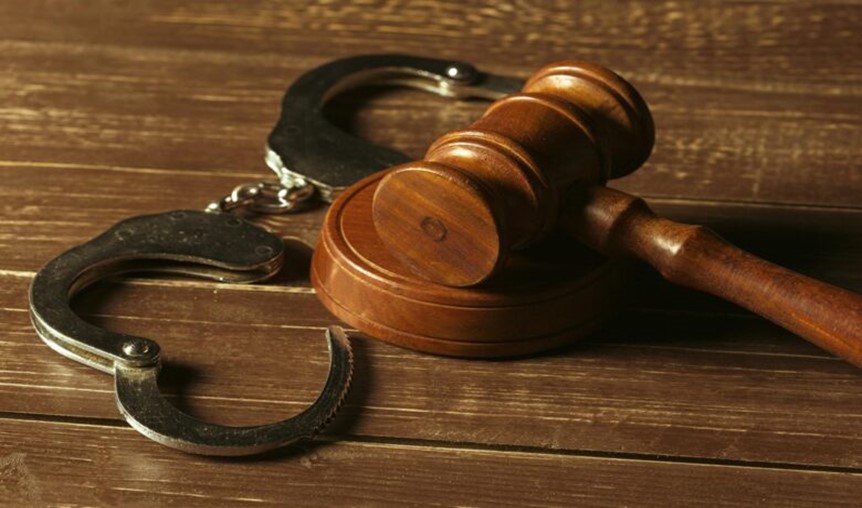حبس، یکی از مجازات جعل تصادف